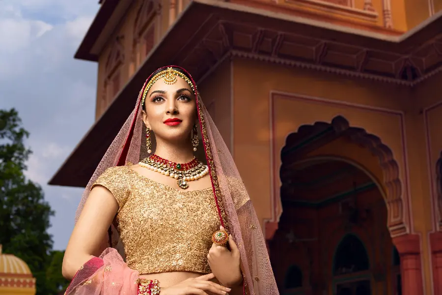 Kiara Advani's attractive and girlish profile photo