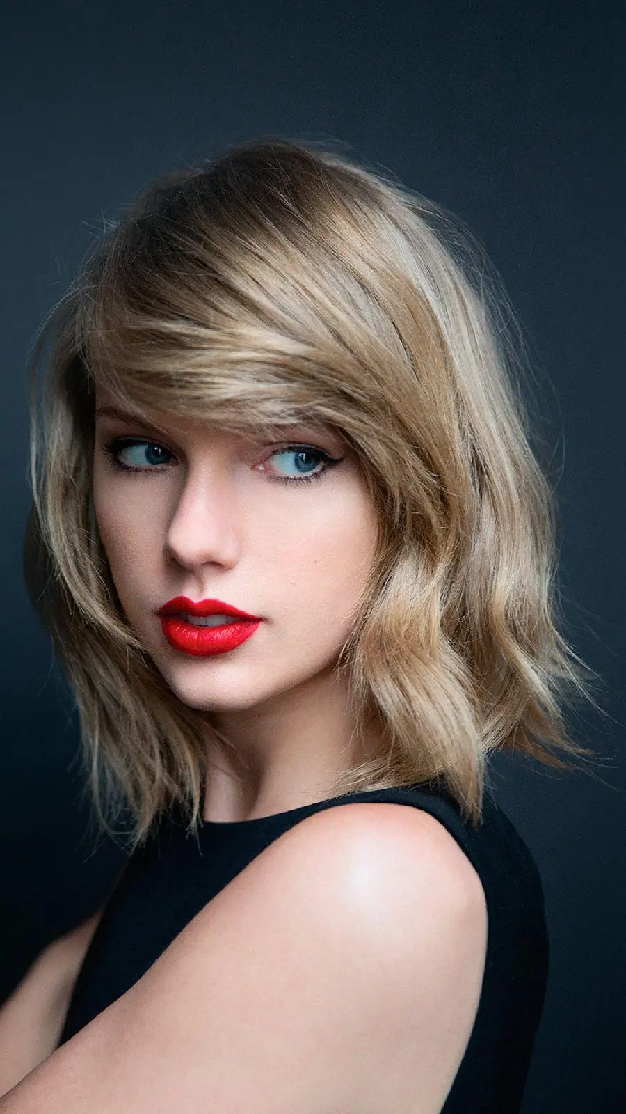 Download Taylor Swift's new photos of the essence for free