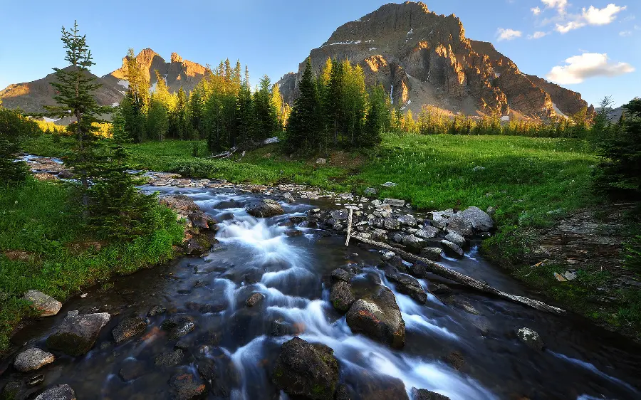 Beautiful and beautiful photo of a spring and river with full HD quality 