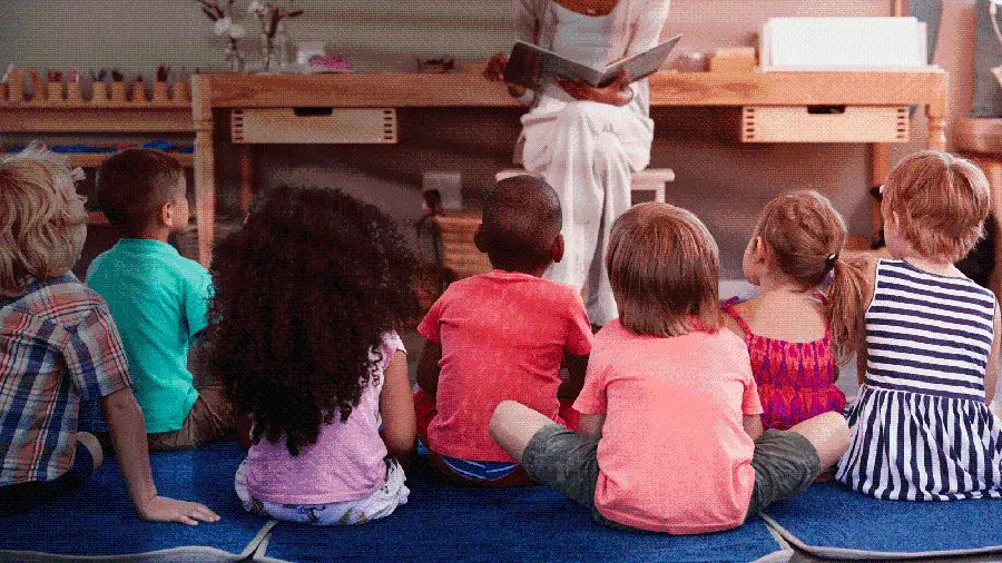 Wallpaper with a design of children and a teacher telling stories in kindergarten