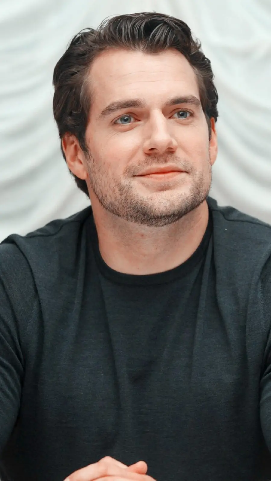 New wallpaper of Henry Cavill, the most attractive male actor in the world