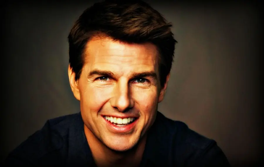 Famous Hollywood Star Tom Cruise Wallpaper