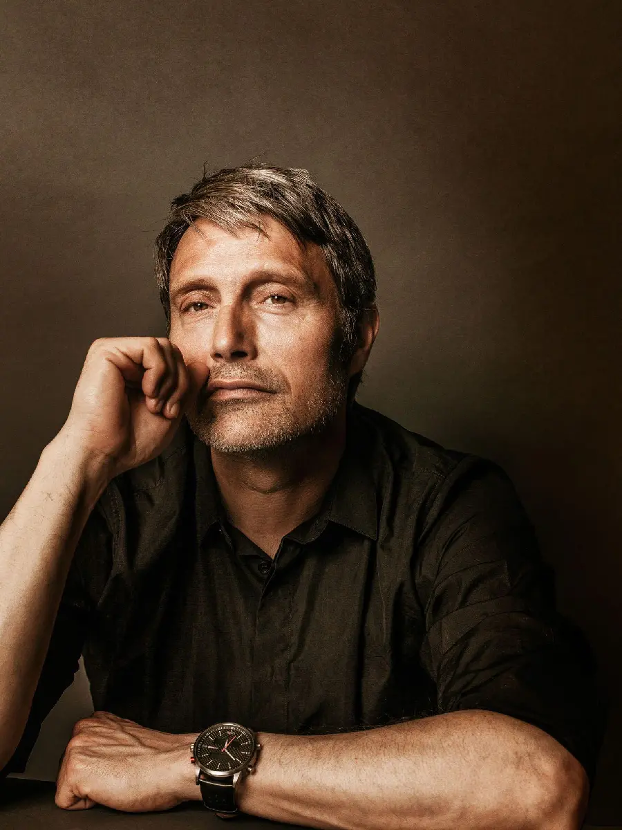 Mads Mikkelsen Background Suitable for All Phones
