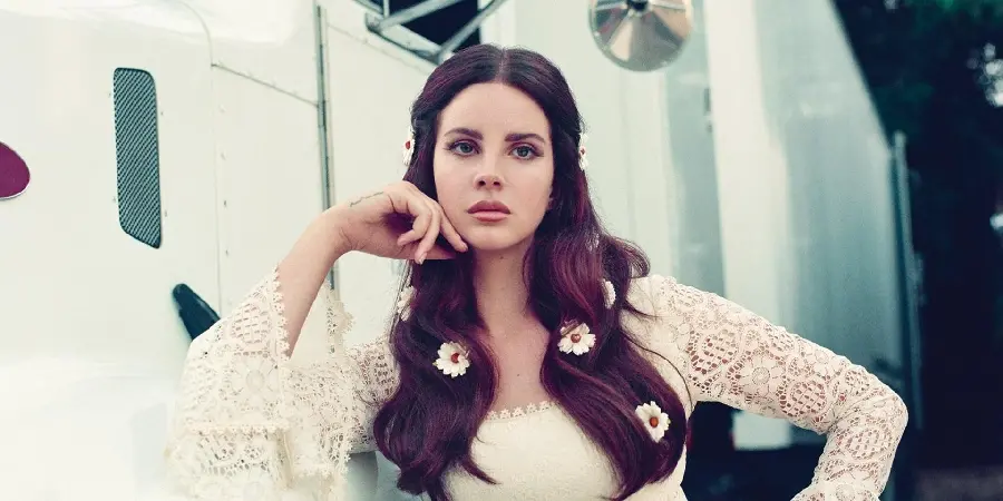 Download wallpaper of Lana Del Rey in an expensive white dress