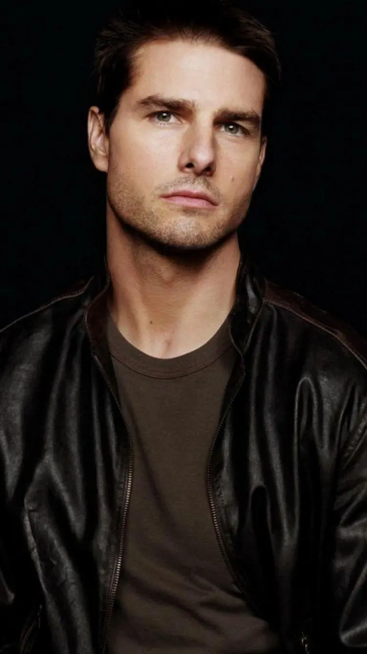 Download wallpaper for your phone screen with Tom Cruise's face