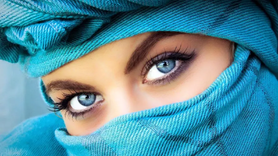 Luxury and new profile 2024 of the girl with a blue veil and the same color eyes