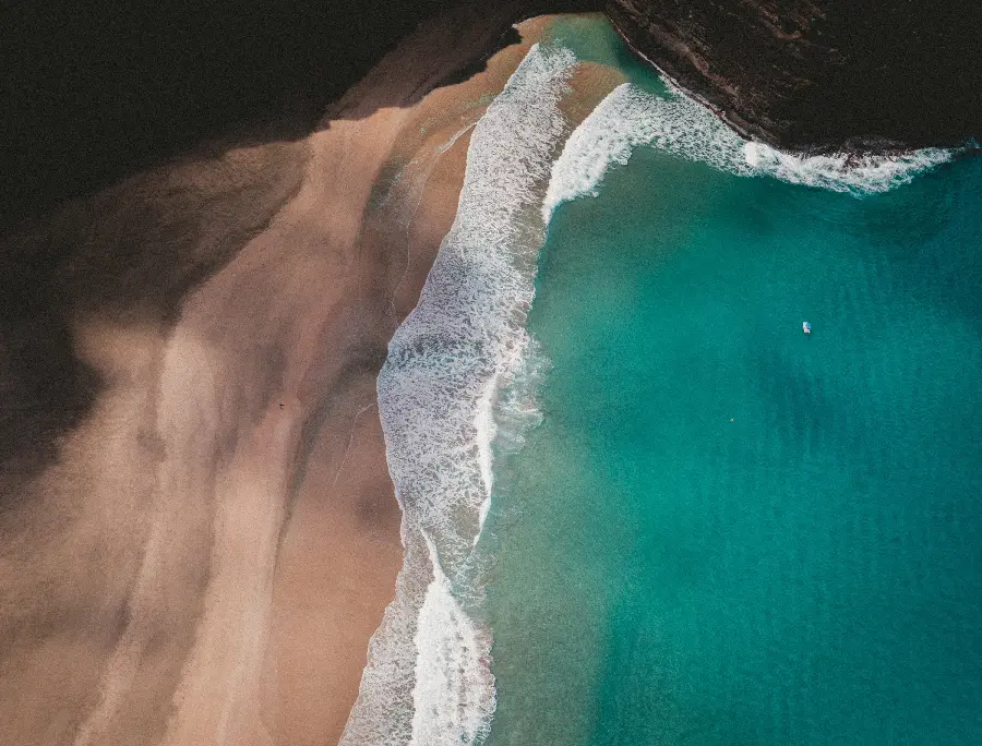 Sea and beach backgrounds suitable for the new Motorola Moto G84 phone with high quality 