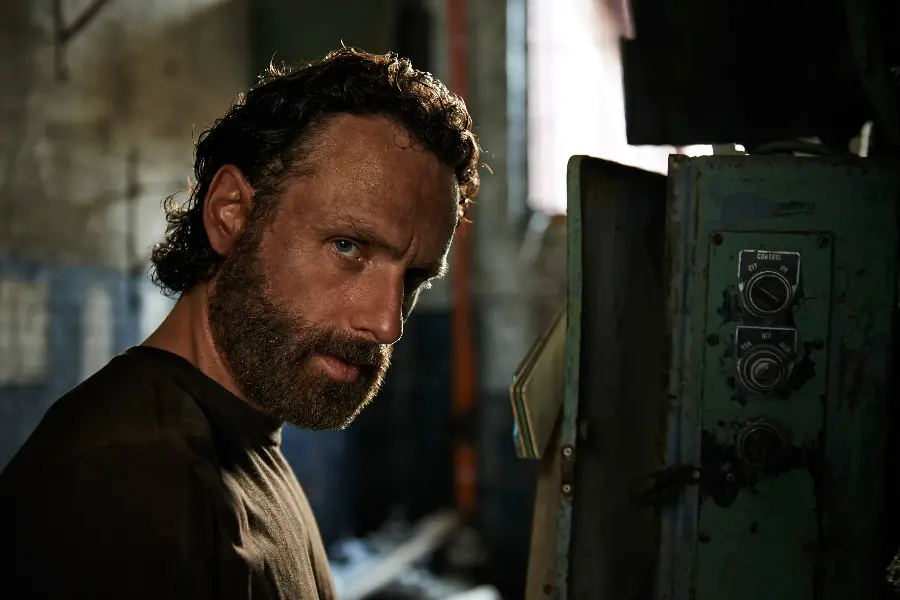 Rick's photo in the Walking Dead series or the walking dead with a beard 