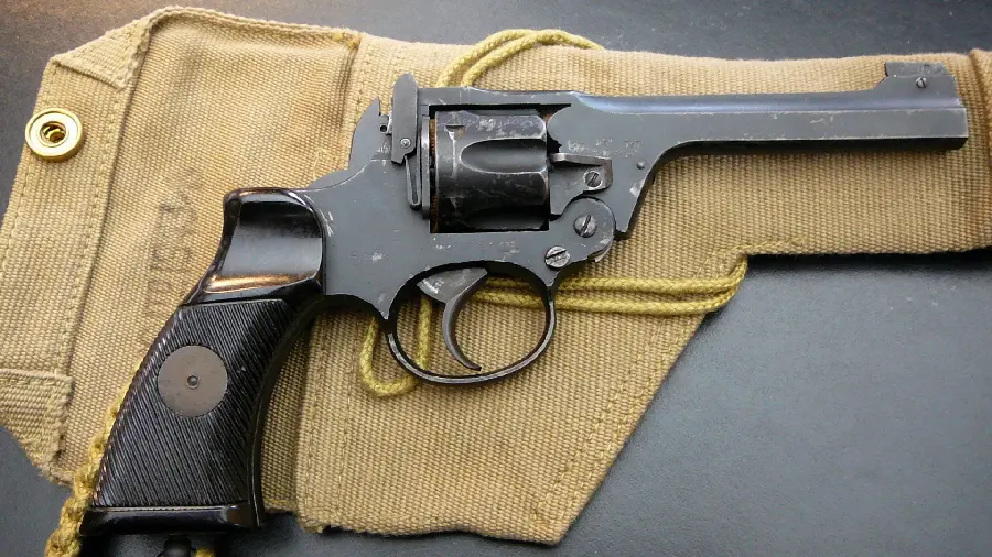 Cool background photo of an old revolver with excellent quality