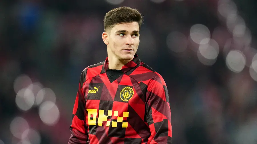 Download photo of Julin with red and black shirt in full HD quality 