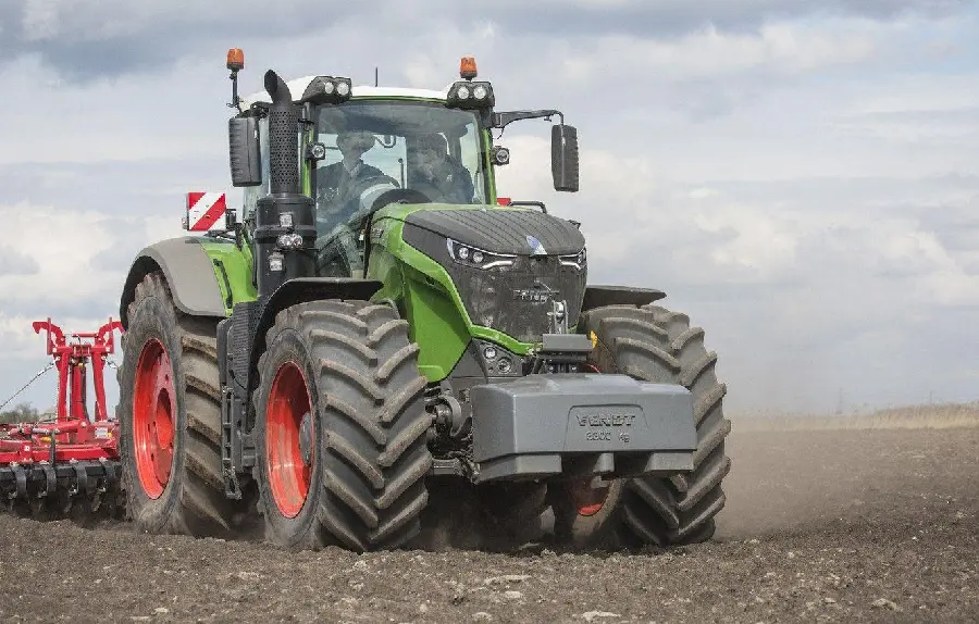 Download tractor images of the most important agricultural equipment in high quality