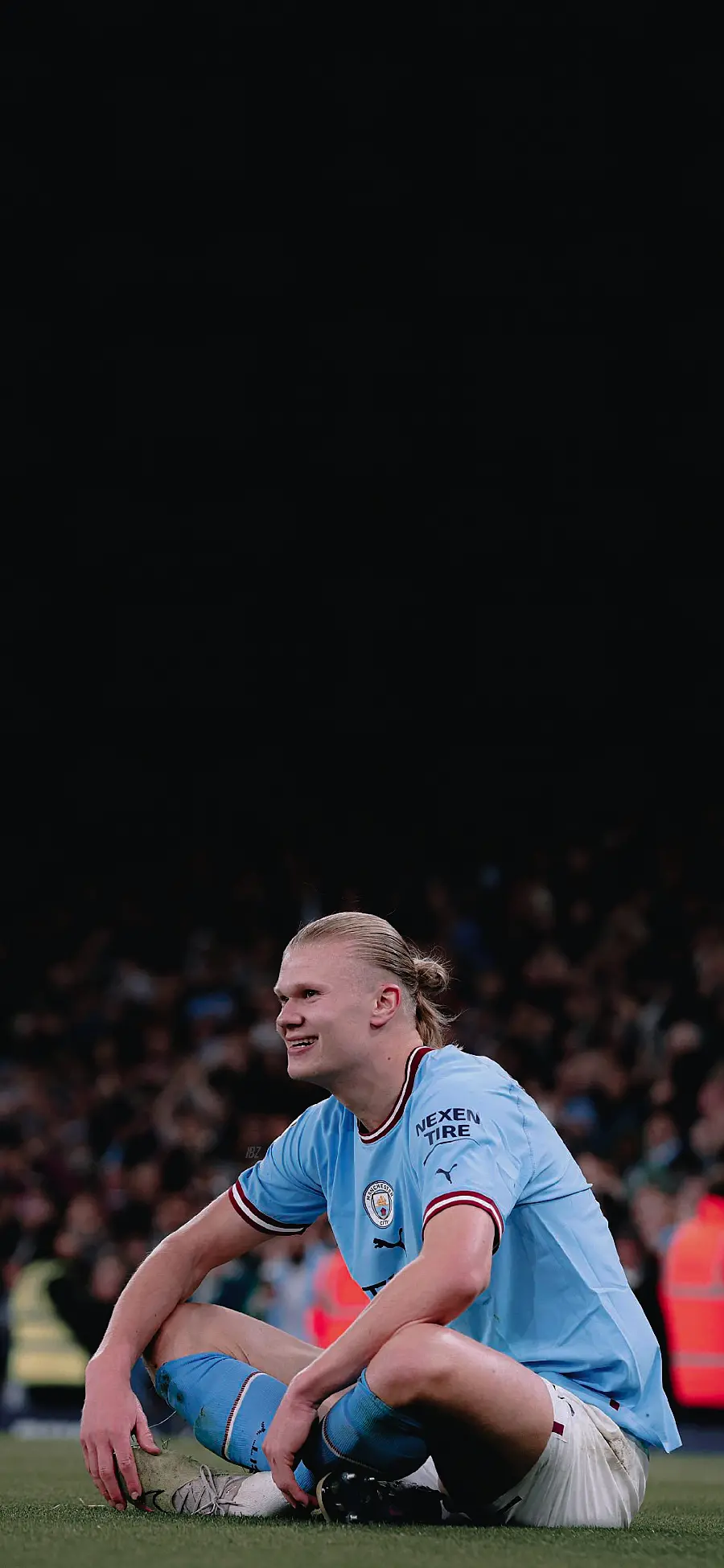 The latest Erling Haaland image with a simple background 2023 