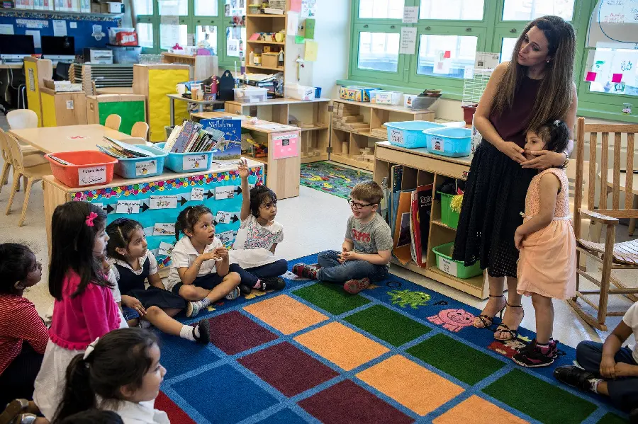 Beautiful and beautiful photo of children in kindergarten