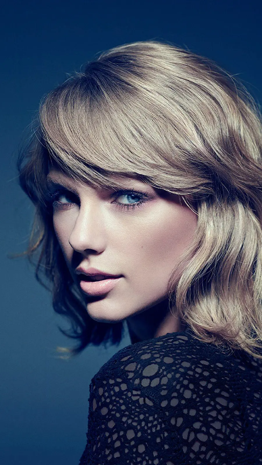 Download Taylor Swift wallpaper for her fans' phones