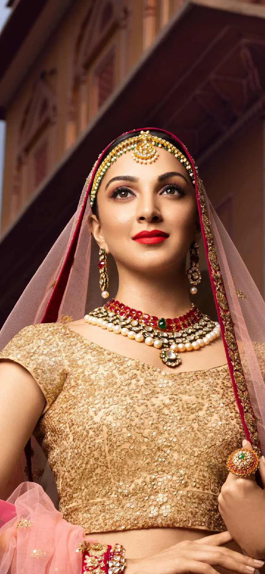 Stylish and beautiful wallpaper of Kiara Advani