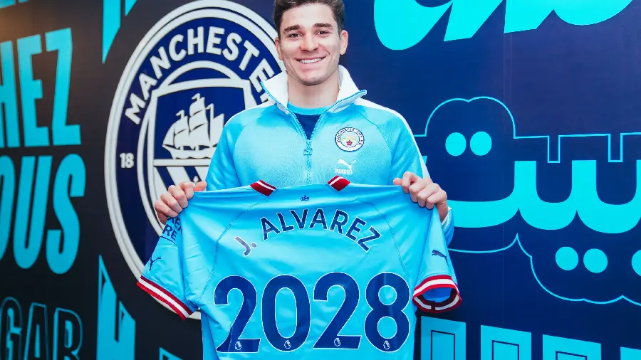 Image of Julen Alvarez in a 2028 jersey with a bright blue theme 