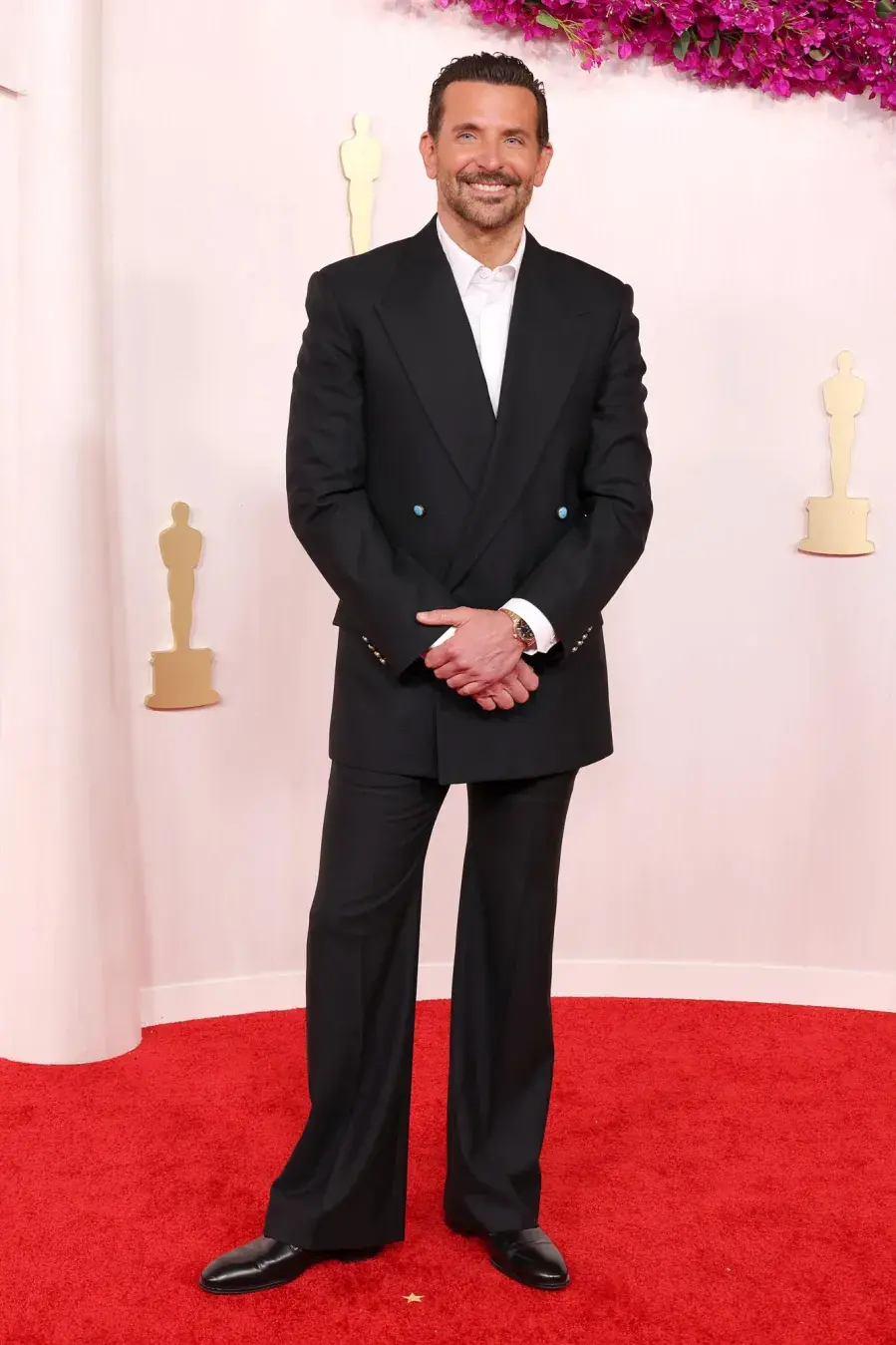 Photo of Bradley Cooper on the carpet Red Oscars 2024