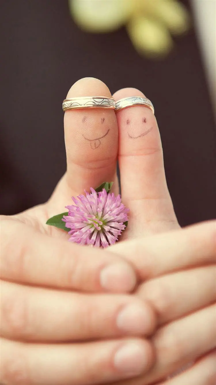 Funny photo of bride and groom's hands with wedding rings as a crown for the profile photo