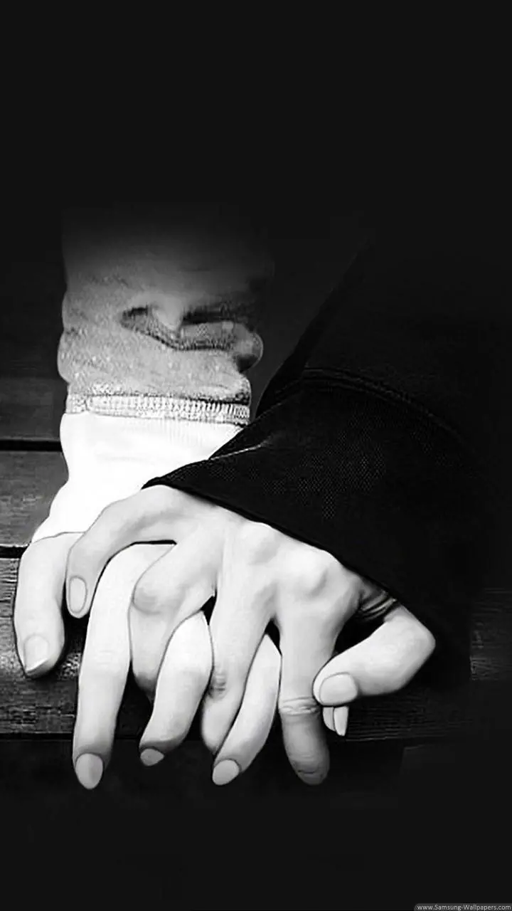 Black and white romantic couple hands profile photo