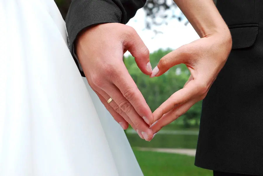 Wedding hands of bride and groom heart-shaped hands high quality image for ideas