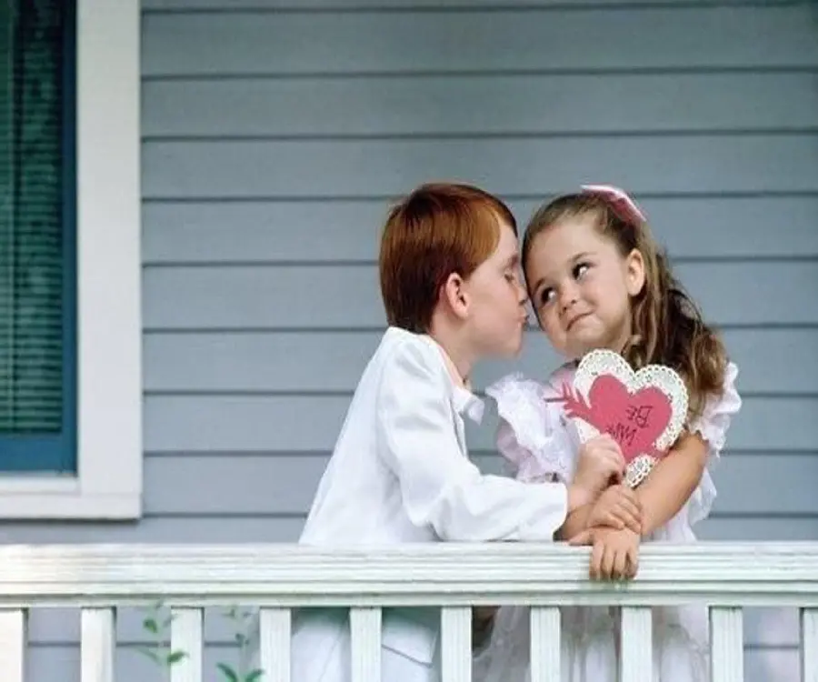 Cute baby couple romantic wallpaper