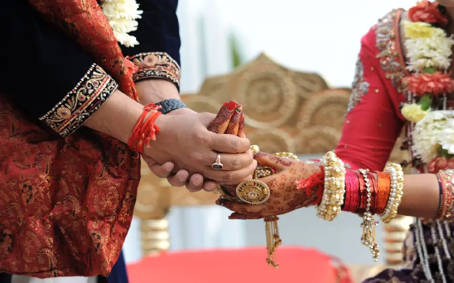 Download wallpaper of Indian wedding hands in hd quality