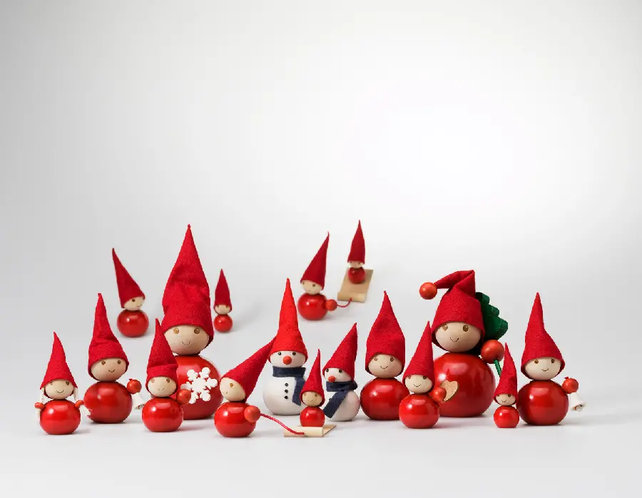 Photo of Santa Claus dolls and figures
