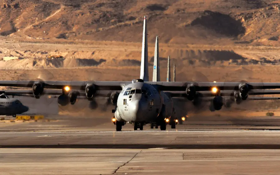 Download Hercules C 130 background for laptop background