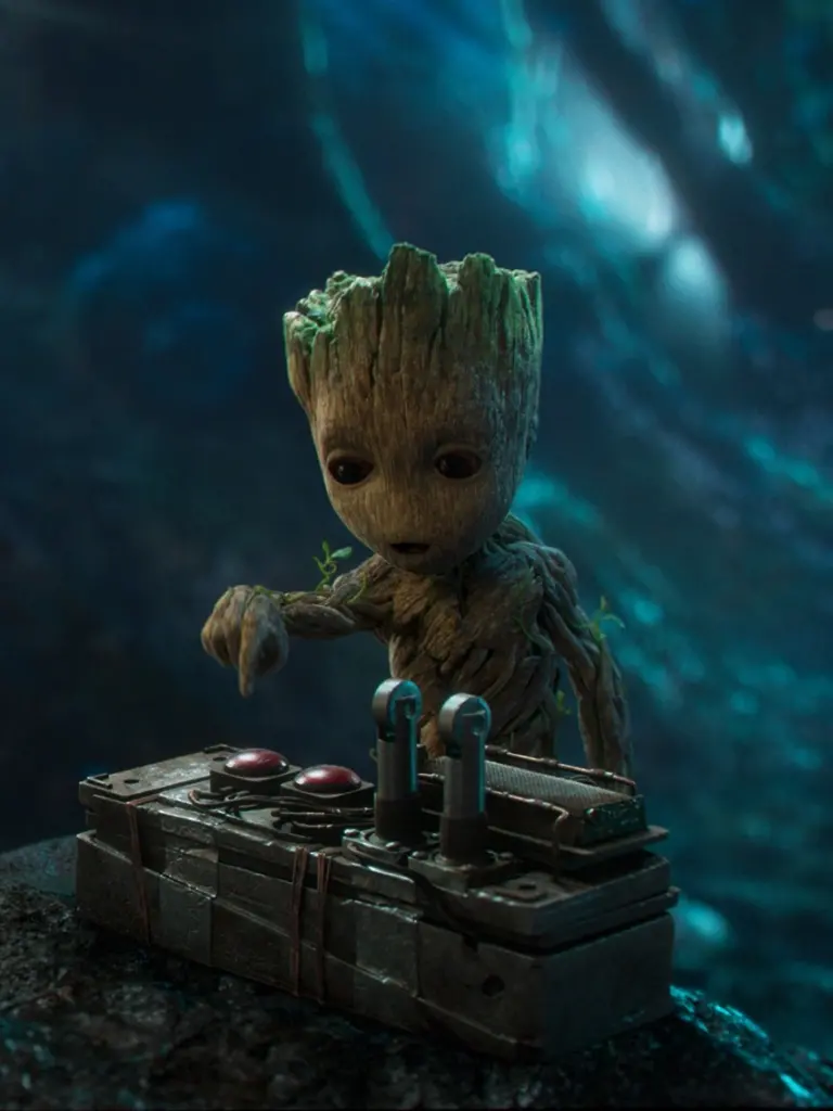 Download background for the phone with images Groot 