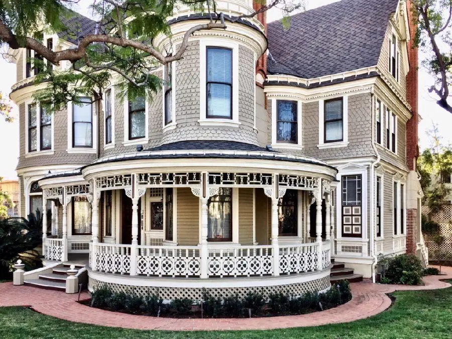 Example of an Old Building in the Victorian Architecture Style
