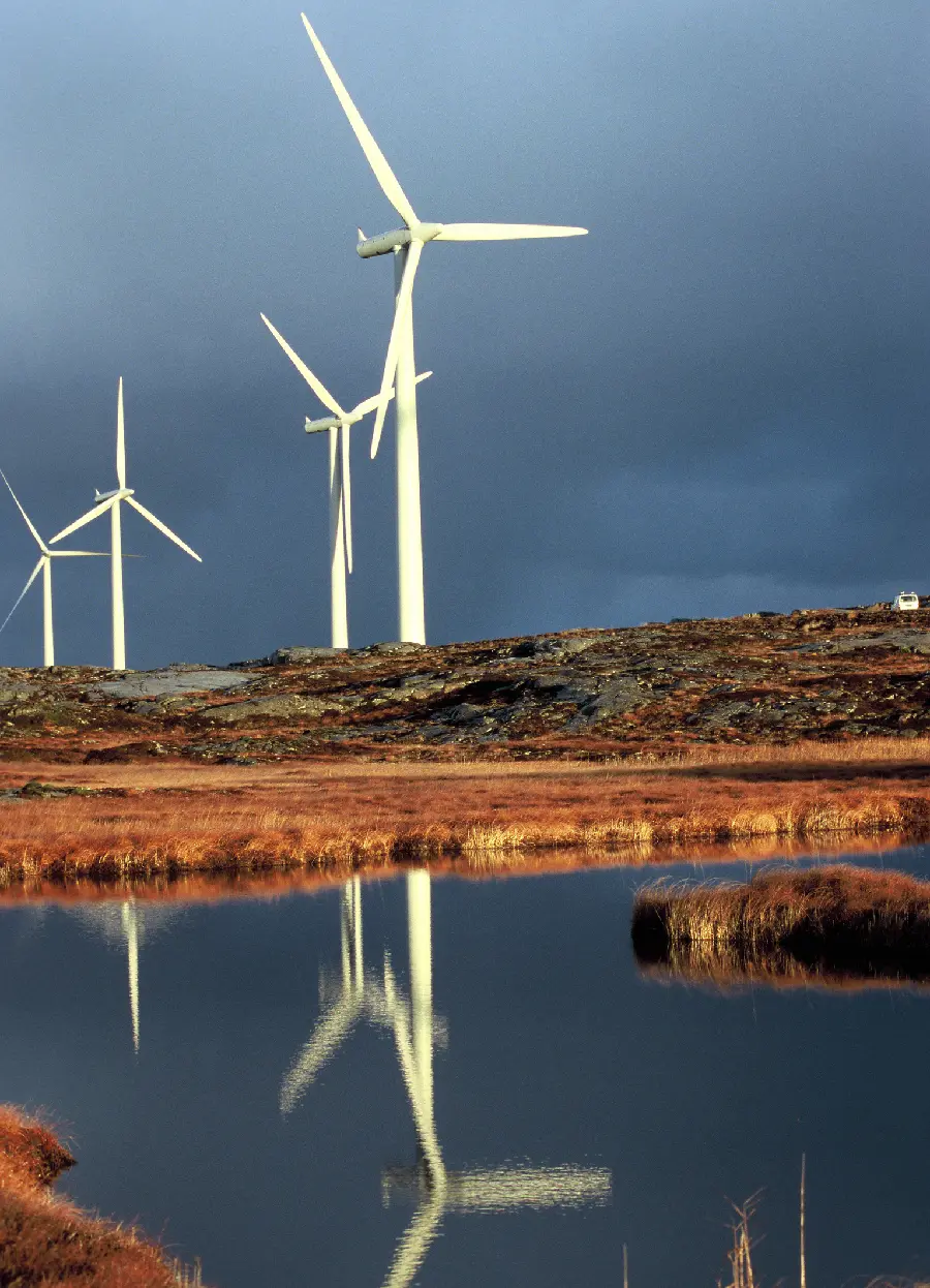 Types of Wind Turbines and Photos of Wind Turbines with Horizontal and Vertical Axis