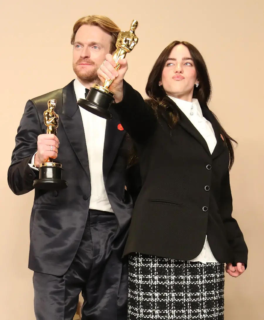 Image of Billie Eilish winning the Oscar 2024