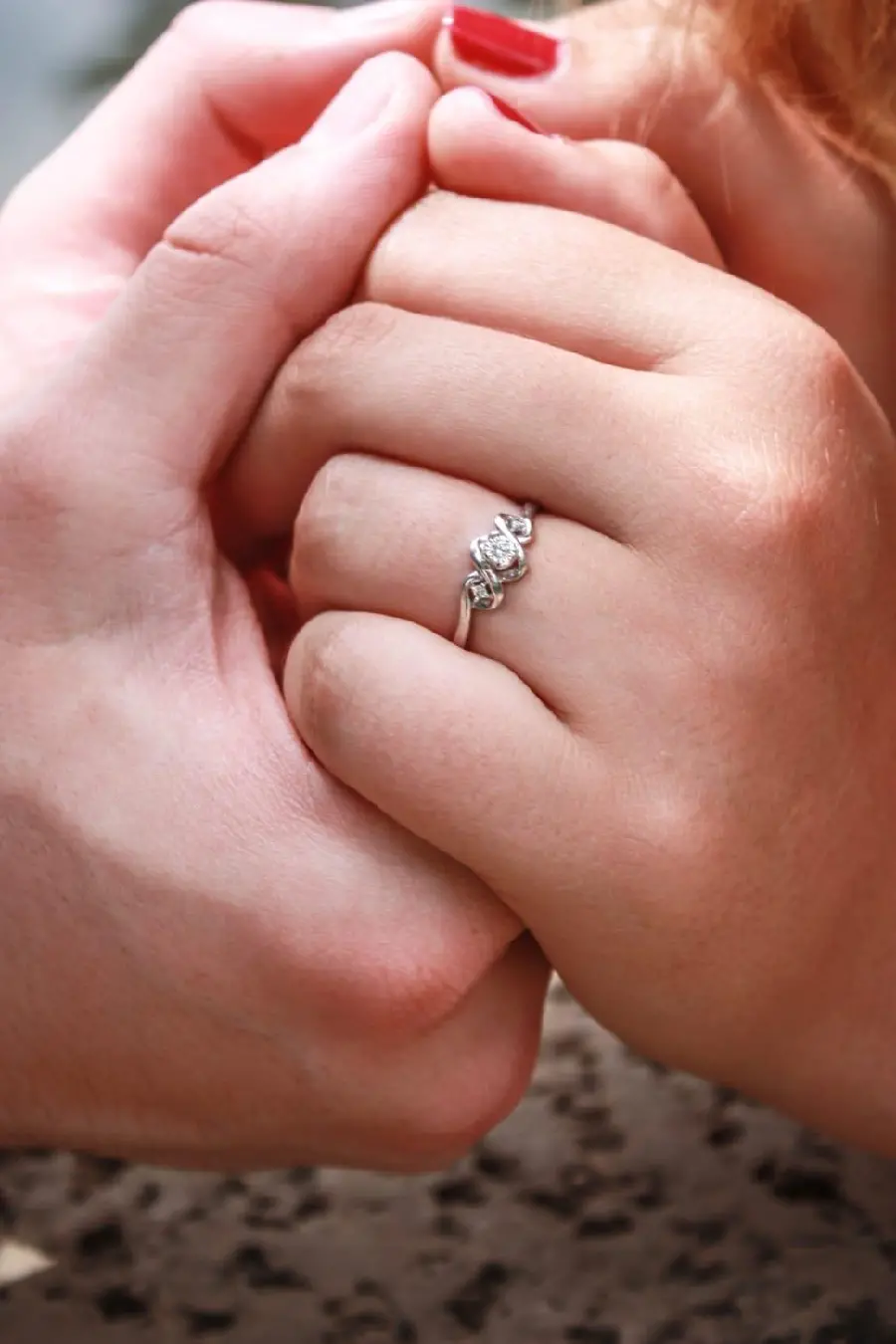 Sample of a high-quality photo of the bride's hands by the groom and the wedding ring