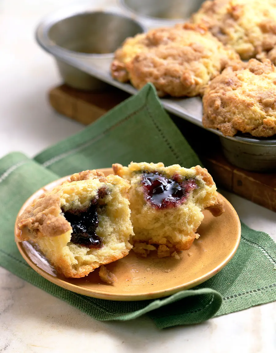 Wallpaper of muffins with raspberry jam