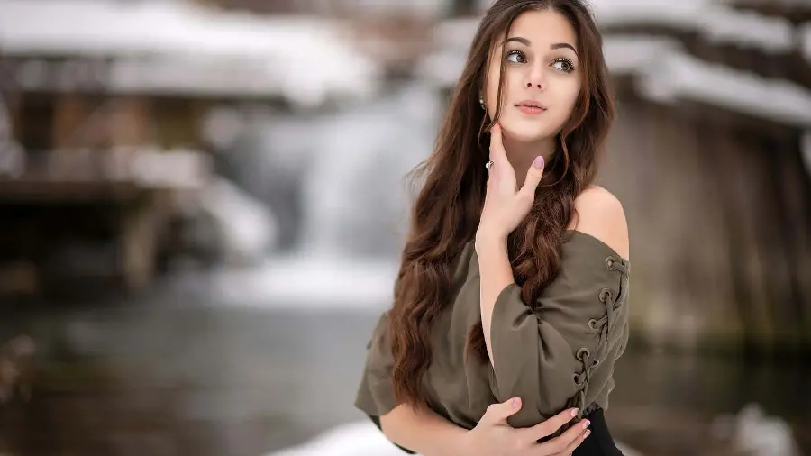Natural beautiful girl photo