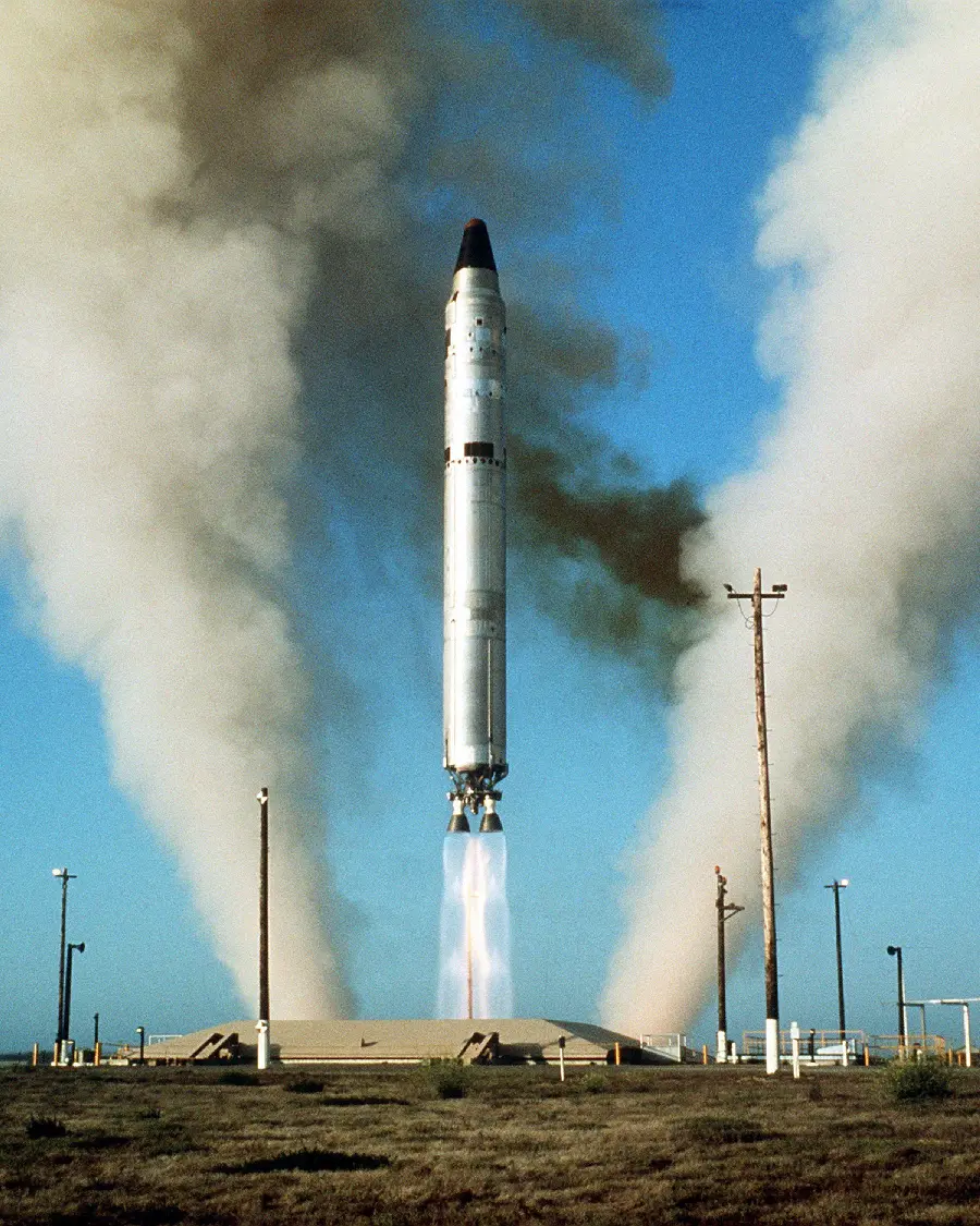 Firing a surface-to-air war missile at the moment of launch
