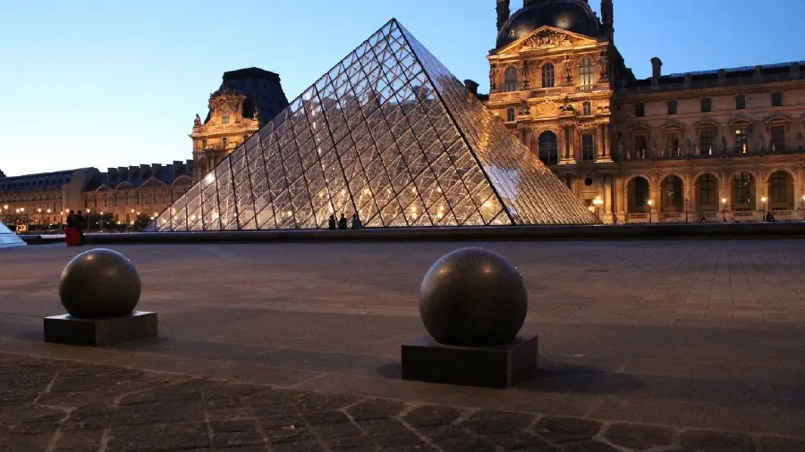 Louvre Museum