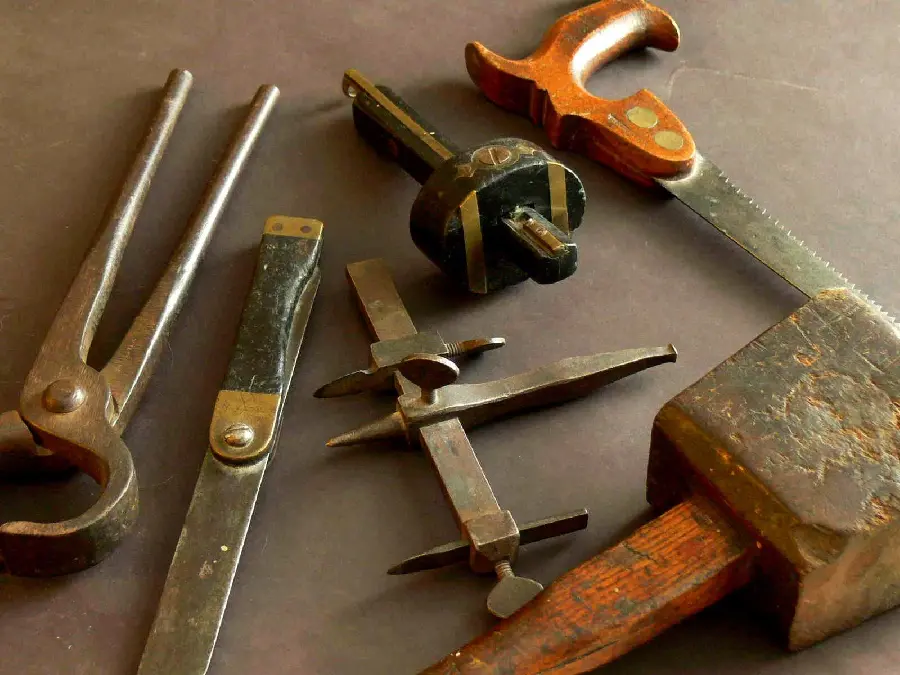 Download high quality background of old tools