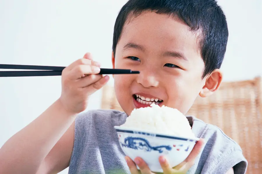 Photo of Chinese child eating