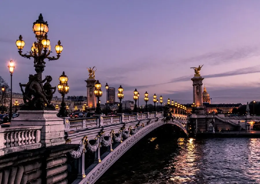 High Quality Historical Bridge Photo of Italy
