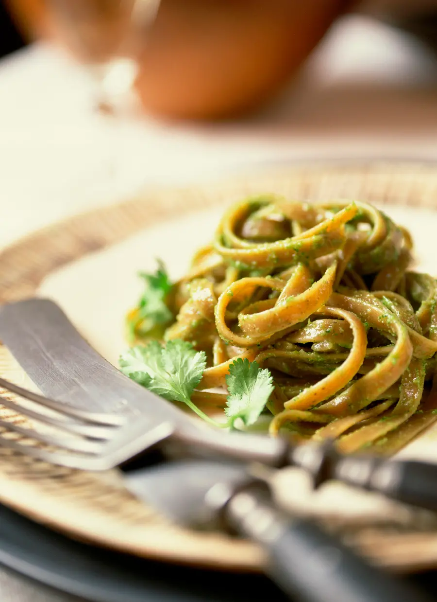 Wallpaper with a design of linguini pasta