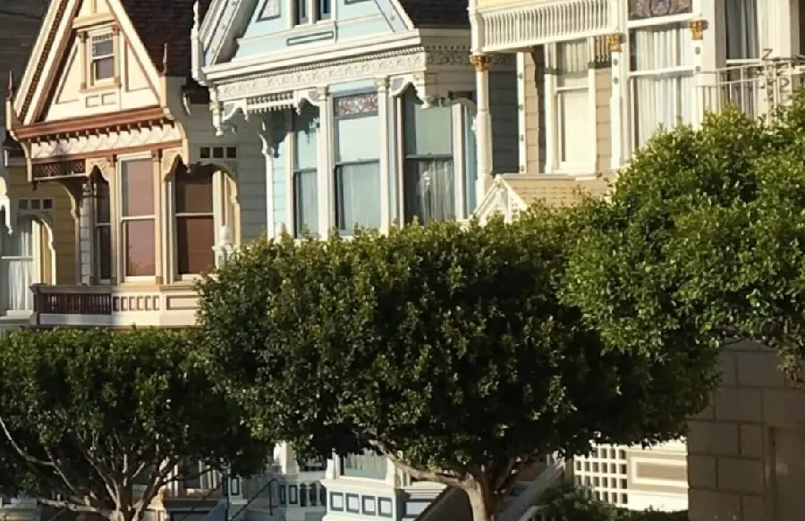 Image of large windows in Victorian architecture free download