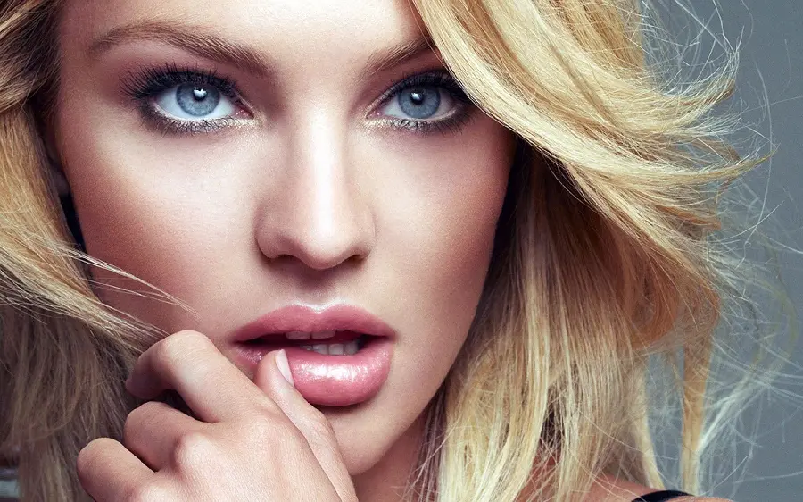 Beautiful Woman Wallpaper
