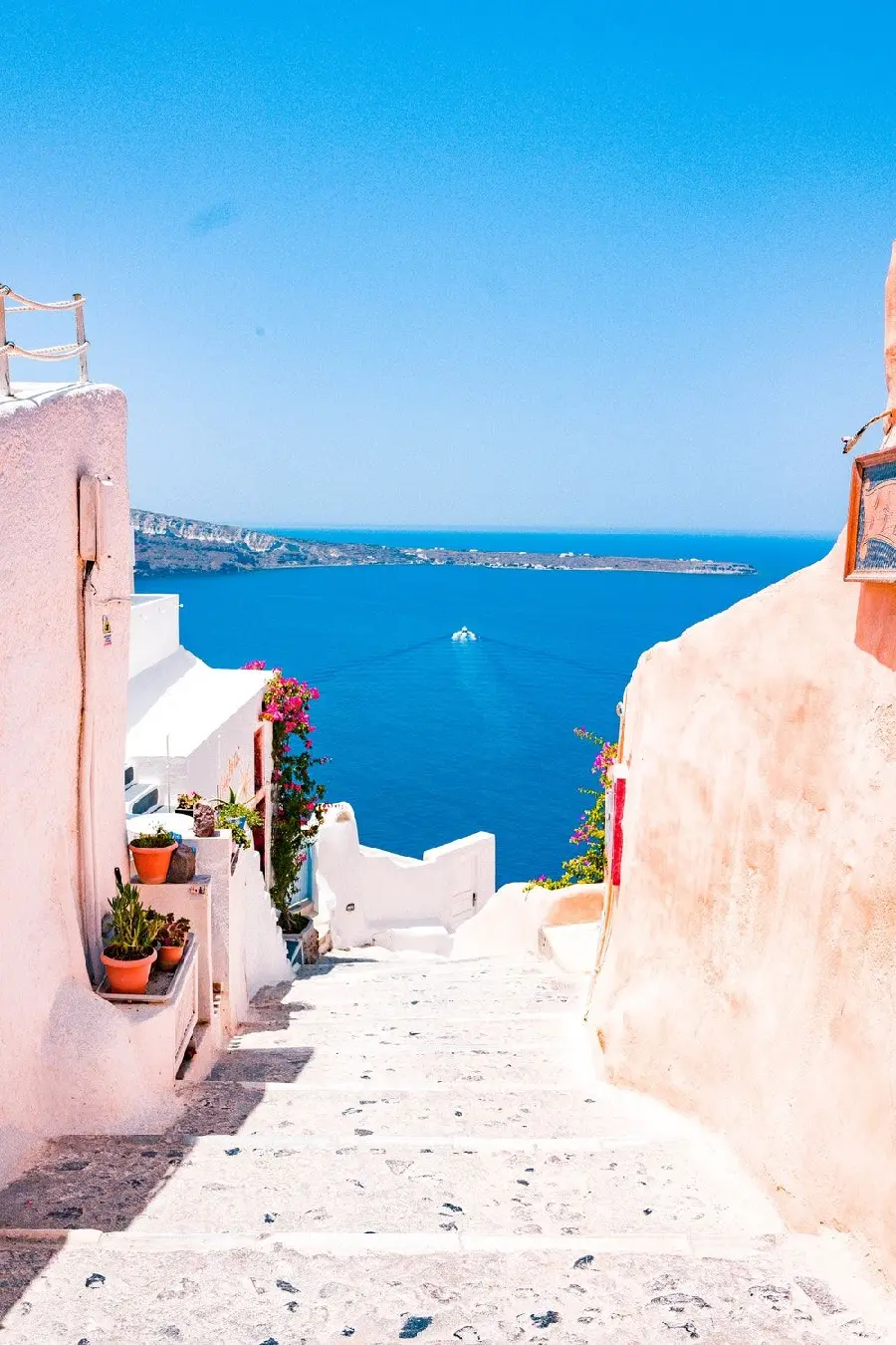 Photos of Italian tourist cities and beautiful blue beaches