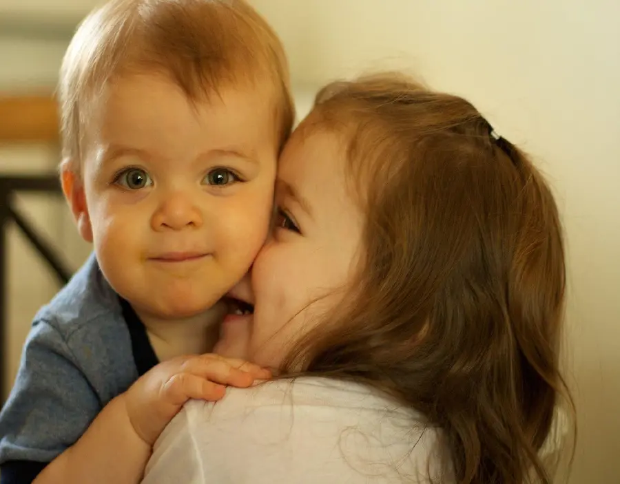 Download Cute Couple Wallpaper