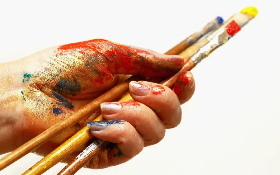 High Quality 8K Painter's Hand Profile Picture with Brush