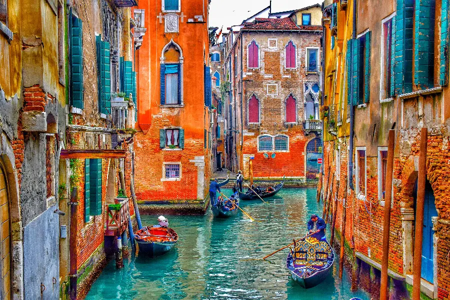Image of Italian waterways where small boats pass