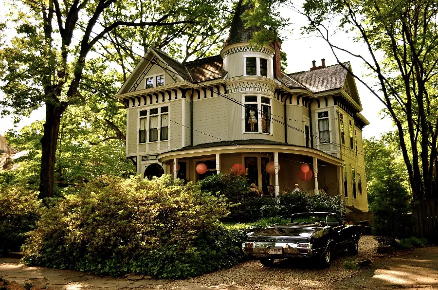 Download photo of a residential building with a building and facade in the style of the Victorian era