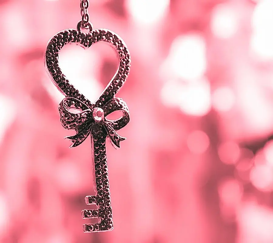 Types of romantic and marital profile pictures