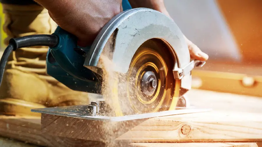 Photo of a card with carpentry tools in the workshop
